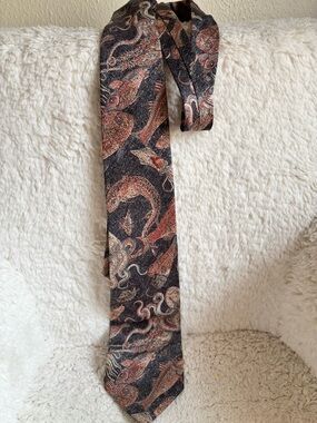 Men's Patterned Fish & Octopus Silk Tie in Black and Rust